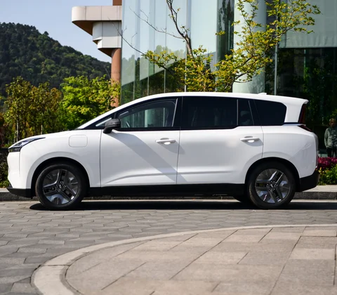 2024 New Hot-seliing Besturn EO5/NAT Electric Car/SUV with Very Unique Shape, Large Space and Affordable Price