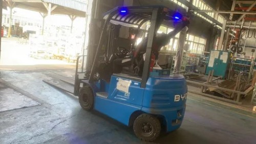 1.5t small four-wheel electric forklift hot selling lifting forklift all terrain forkliftlight new energy