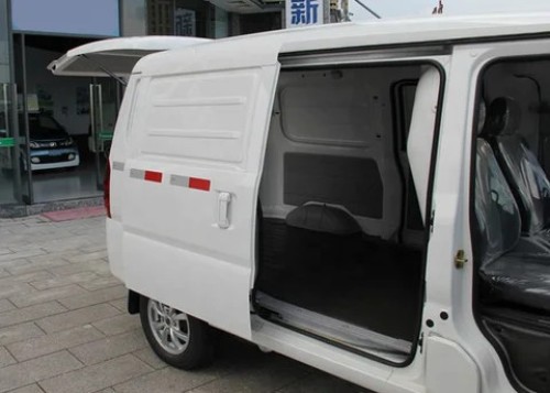 2021Hot Sale High Speed Electric VAN Cargo Car Electric Truck